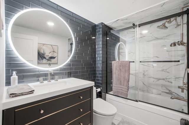 2324 Madison Road, Cincinnati, OH 45208