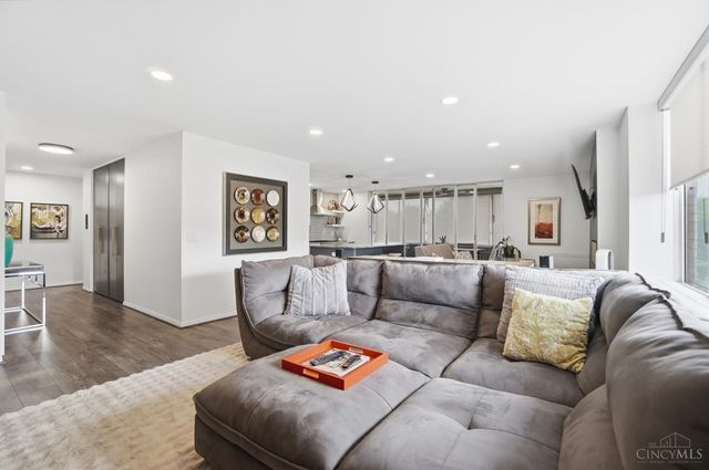 2324 Madison Road, Cincinnati, OH 45208