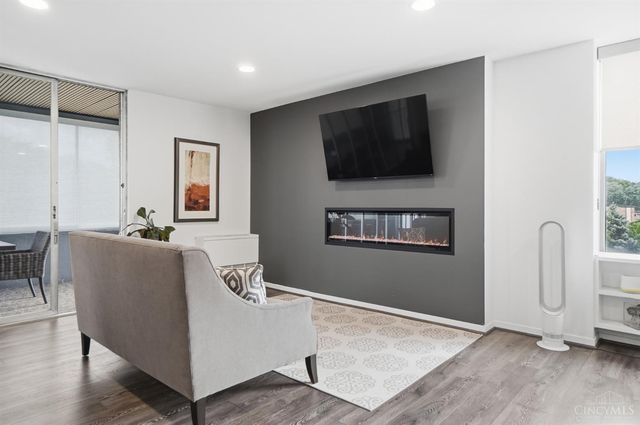 2324 Madison Road, Cincinnati, OH 45208