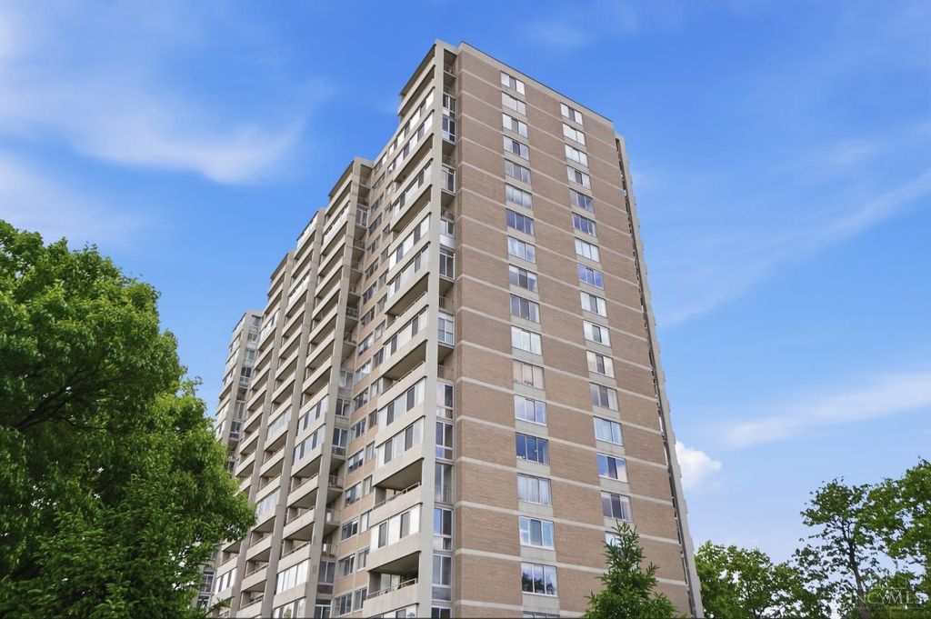 2324 Madison Road, Cincinnati, OH 45208