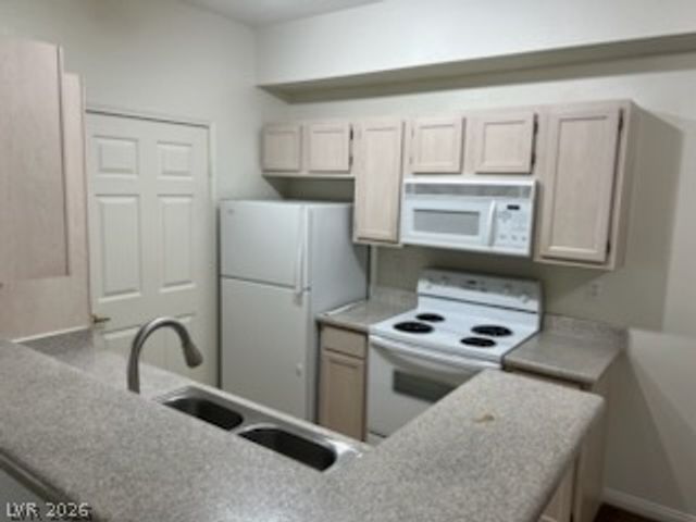 231 West HORIZON RIDGE Parkway 2618, Henderson, NV 89012