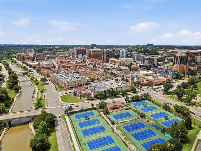 1414 Park Court, Kansas City, MO 64111