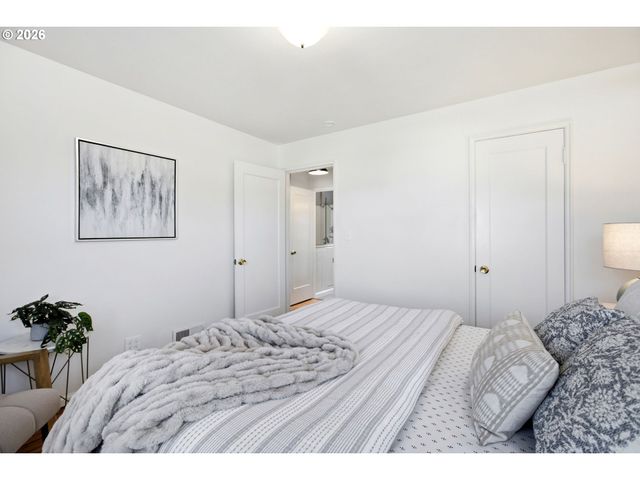 5524 Ne COUCH St, Portland, OR 97213
