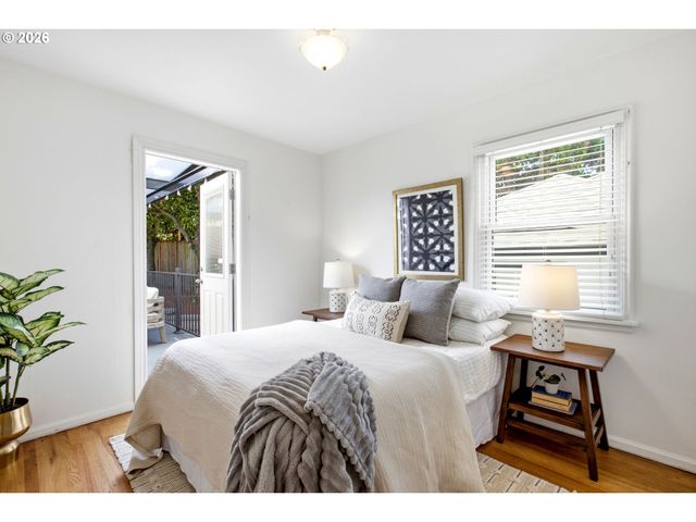 5524 Ne COUCH St, Portland, OR 97213