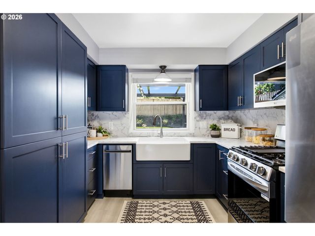 5524 Ne COUCH St, Portland, OR 97213