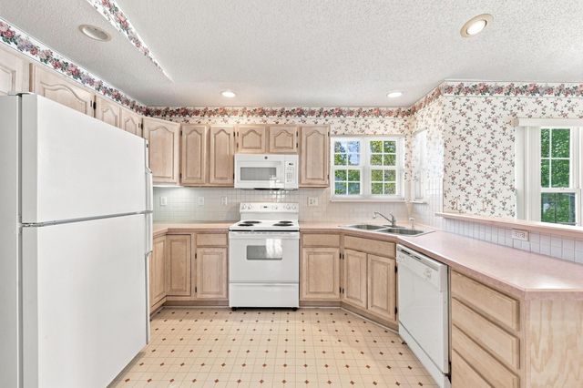 4172 Fairway Dr., Little River, SC 29566