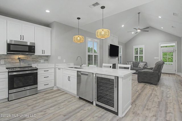 111 North Street, Waveland, MS 39576