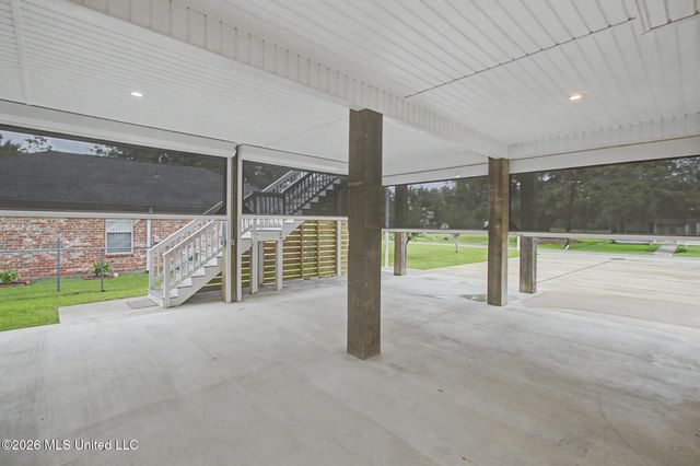 111 North Street, Waveland, MS 39576
