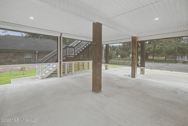 111 North Street, Waveland, MS 39576