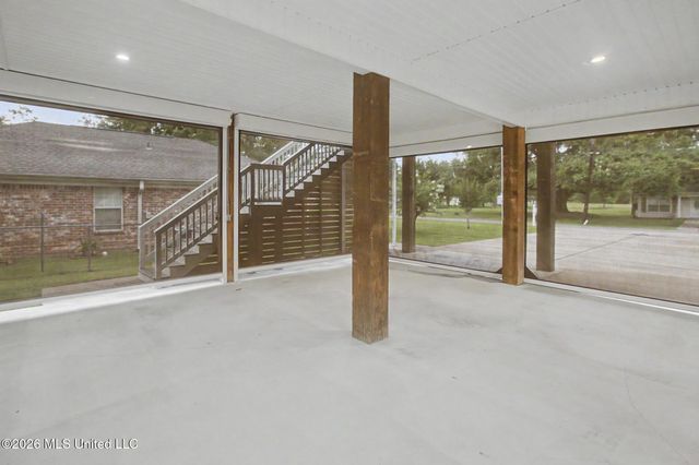 111 North Street, Waveland, MS 39576