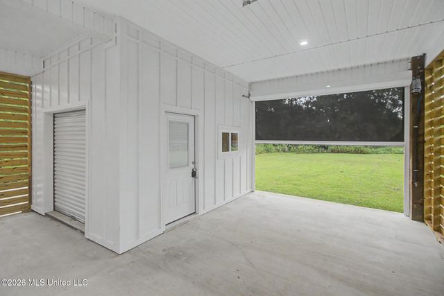 111 North Street, Waveland, MS 39576
