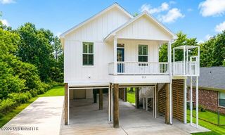 111 North Street, Waveland, MS 39576