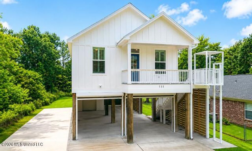 111 North Street, Waveland, MS 39576