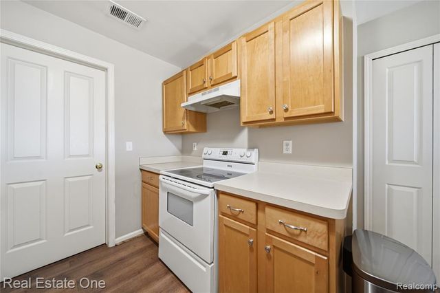 4113 Hampton Ridge Boulevard, Howell, MI 48843