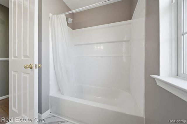 4113 Hampton Ridge Boulevard, Howell, MI 48843