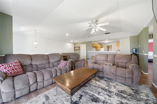 4113 Hampton Ridge Boulevard, Howell, MI 48843