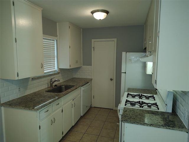 3305 Dolphin CV A, Austin, TX 78704