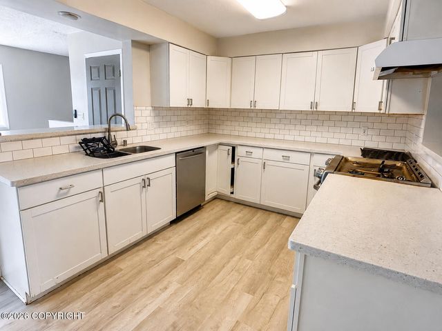 4336 E 6th Avenue, Anchorage, AK 99508