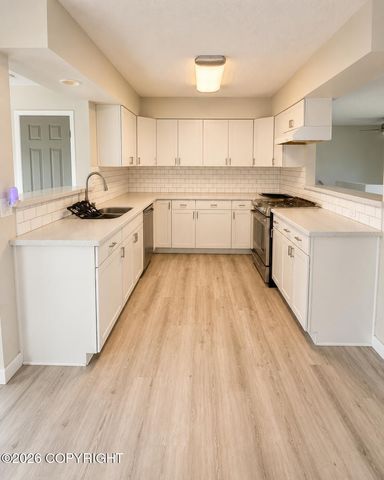 4336 E 6th Avenue, Anchorage, AK 99508