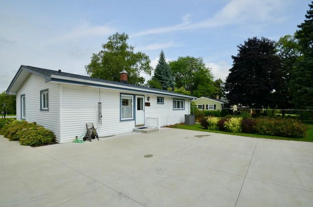 12009 County Road G, Caledonia, WI 53108