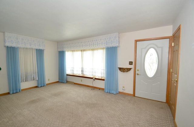 12009 County Road G, Caledonia, WI 53108