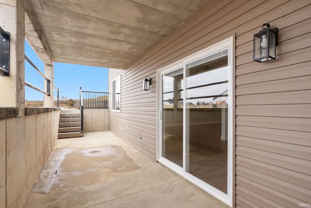 22583 Maumee Meadows Drive, Woodburn, IN 46797