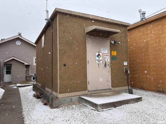 3316 AVENUE OF THE CITIES Avenue, Moline, IL 61265