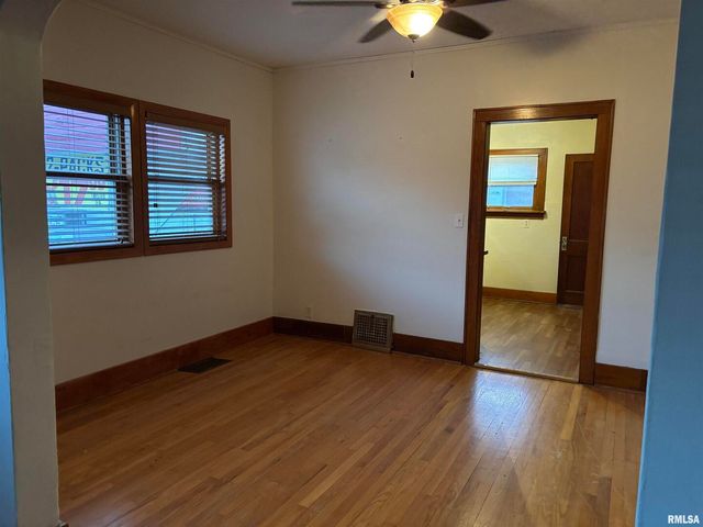 3316 AVENUE OF THE CITIES Avenue, Moline, IL 61265