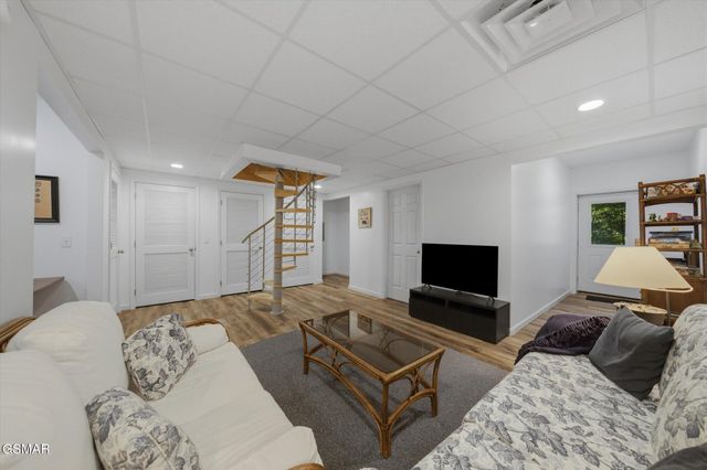 688 Ownby Drive, Gatlinburg, TN 37738
