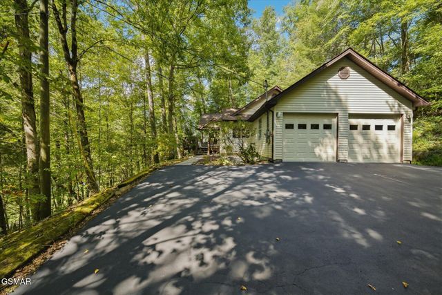 688 Ownby Drive, Gatlinburg, TN 37738