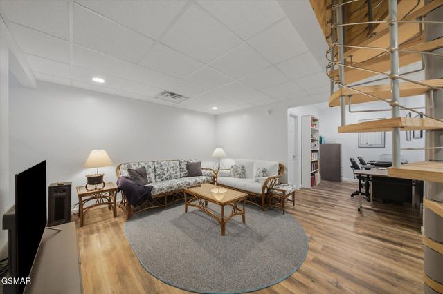 688 Ownby Drive, Gatlinburg, TN 37738