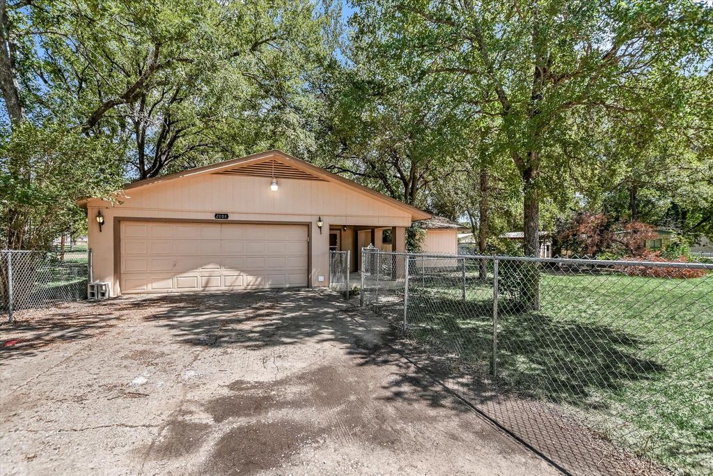 2808 Kings Circle DR, Granite Shoals, TX 78654