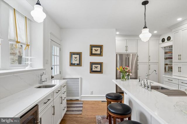 2456 HILLCREST RD, Drexel Hill, PA 19026