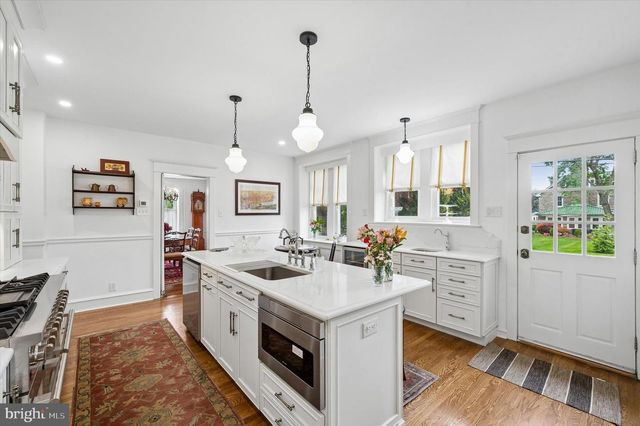 2456 HILLCREST RD, Drexel Hill, PA 19026