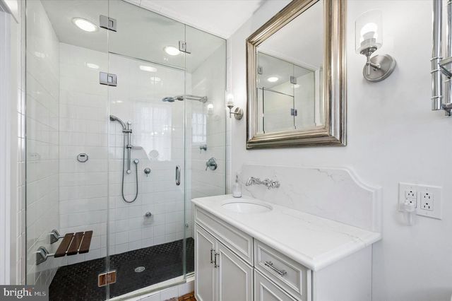 2456 HILLCREST RD, Drexel Hill, PA 19026