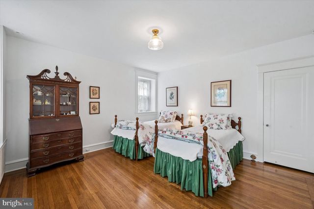 2456 HILLCREST RD, Drexel Hill, PA 19026