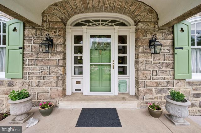 2456 HILLCREST RD, Drexel Hill, PA 19026