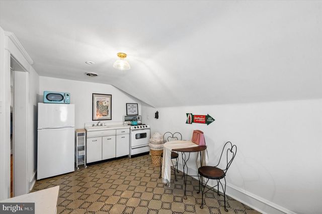 2456 HILLCREST RD, Drexel Hill, PA 19026