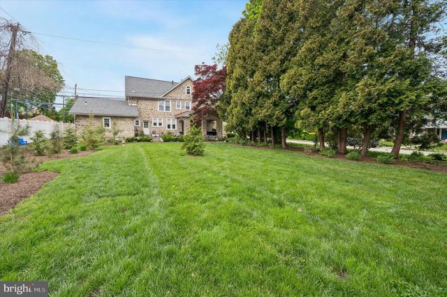 2456 HILLCREST RD, Drexel Hill, PA 19026