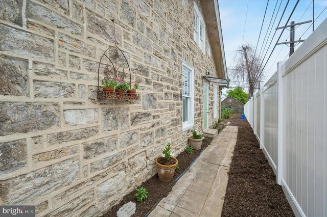 2456 HILLCREST RD, Drexel Hill, PA 19026