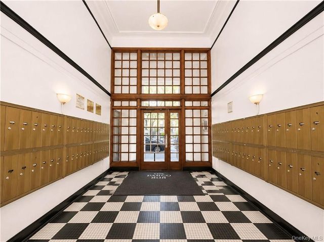 190 72nd Street 122, Brooklyn, NY 11209