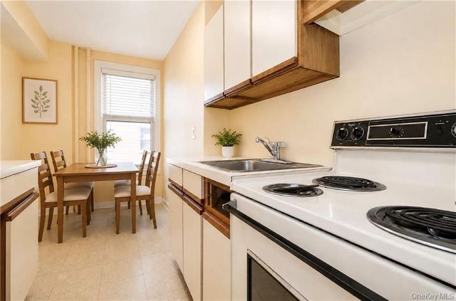 190 72nd Street 122, Brooklyn, NY 11209