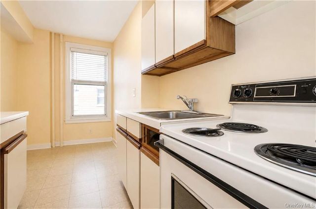 190 72nd Street 122, Brooklyn, NY 11209