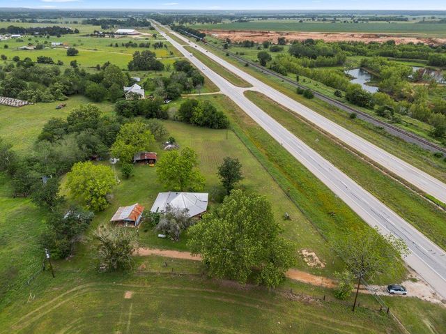 5612 HWY 71 E, Smithville, TX 78957