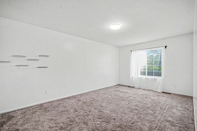 32 Meadow Wood Drive, Rochester Hills, MI 48307