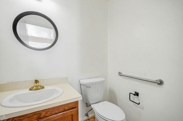 32 Meadow Wood Drive, Rochester Hills, MI 48307