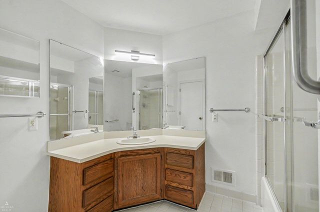 32 Meadow Wood Drive, Rochester Hills, MI 48307