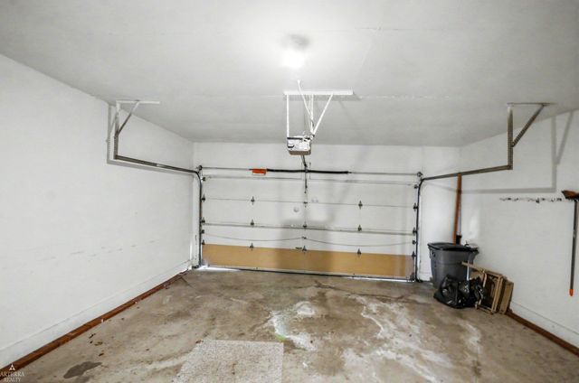 32 Meadow Wood Drive, Rochester Hills, MI 48307