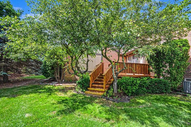 32 Meadow Wood Drive, Rochester Hills, MI 48307