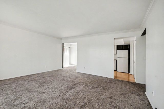 32 Meadow Wood Drive, Rochester Hills, MI 48307